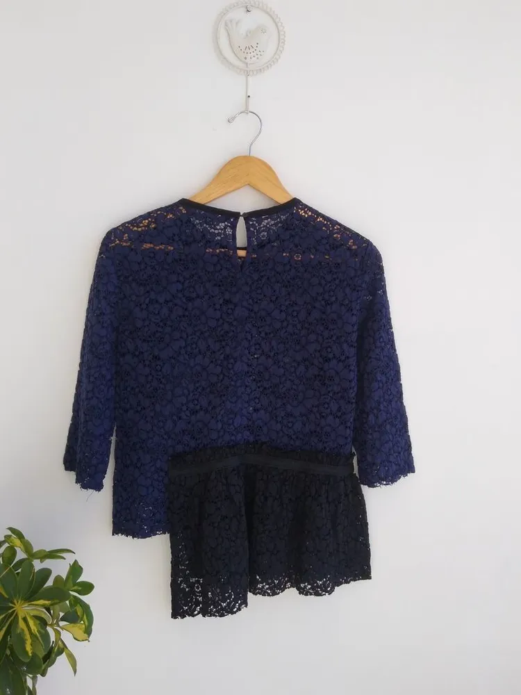 Zara Blusa de renda azul-marinho com peplum - PP