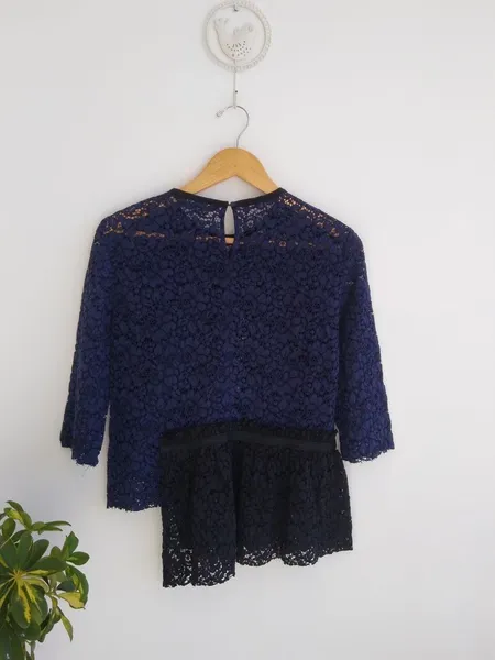 Zara Blusa de renda azul-marinho com peplum - PP