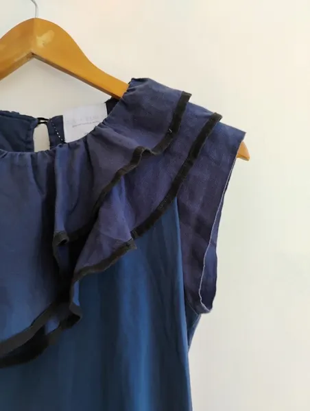 Blank Basis Blusa azul-marinho com babados em linho - PP