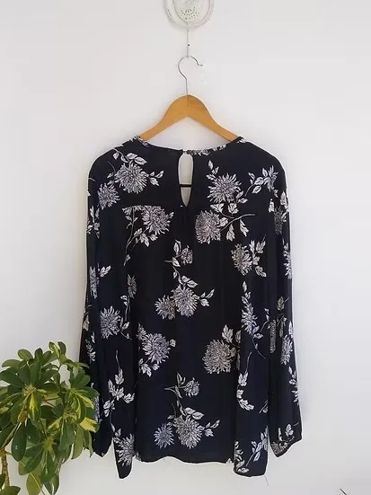 Forever 21 Blusa preta floral - GG