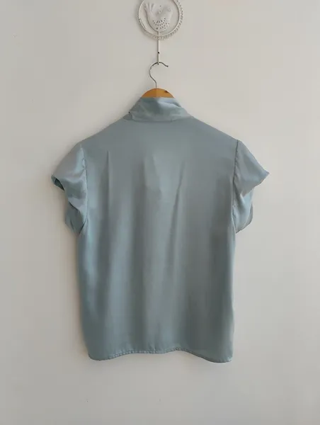 Zara blusa gola laço cetim azul - P