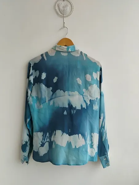 Camisa de seda pura estampa tye-die azul - M