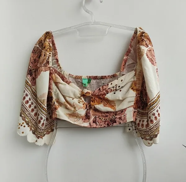 Farm Blusa cropped estampa bege e creme - P