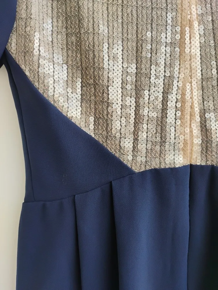 Pedro Lourenço vestido azul-marinho com costas em paetês 42