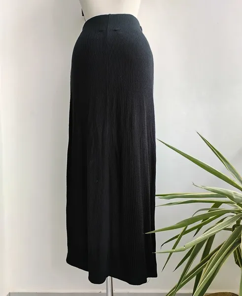 Shoulder saia midi em malha canelada preta - PP