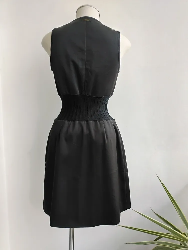 Osklen Vestido cavado acinturado preto - M