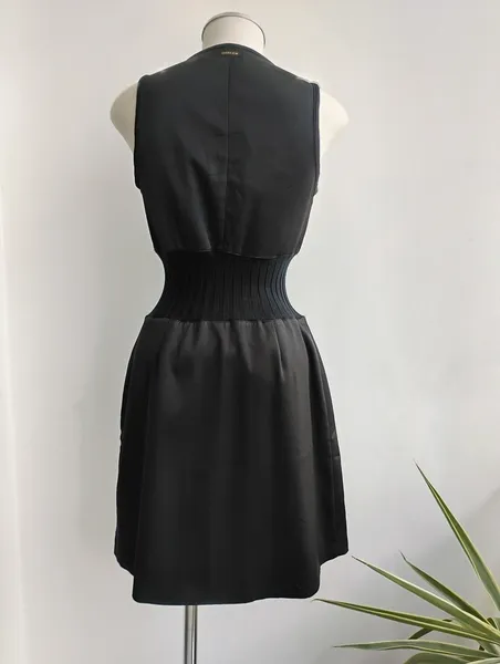 Osklen Vestido cavado acinturado preto - M
