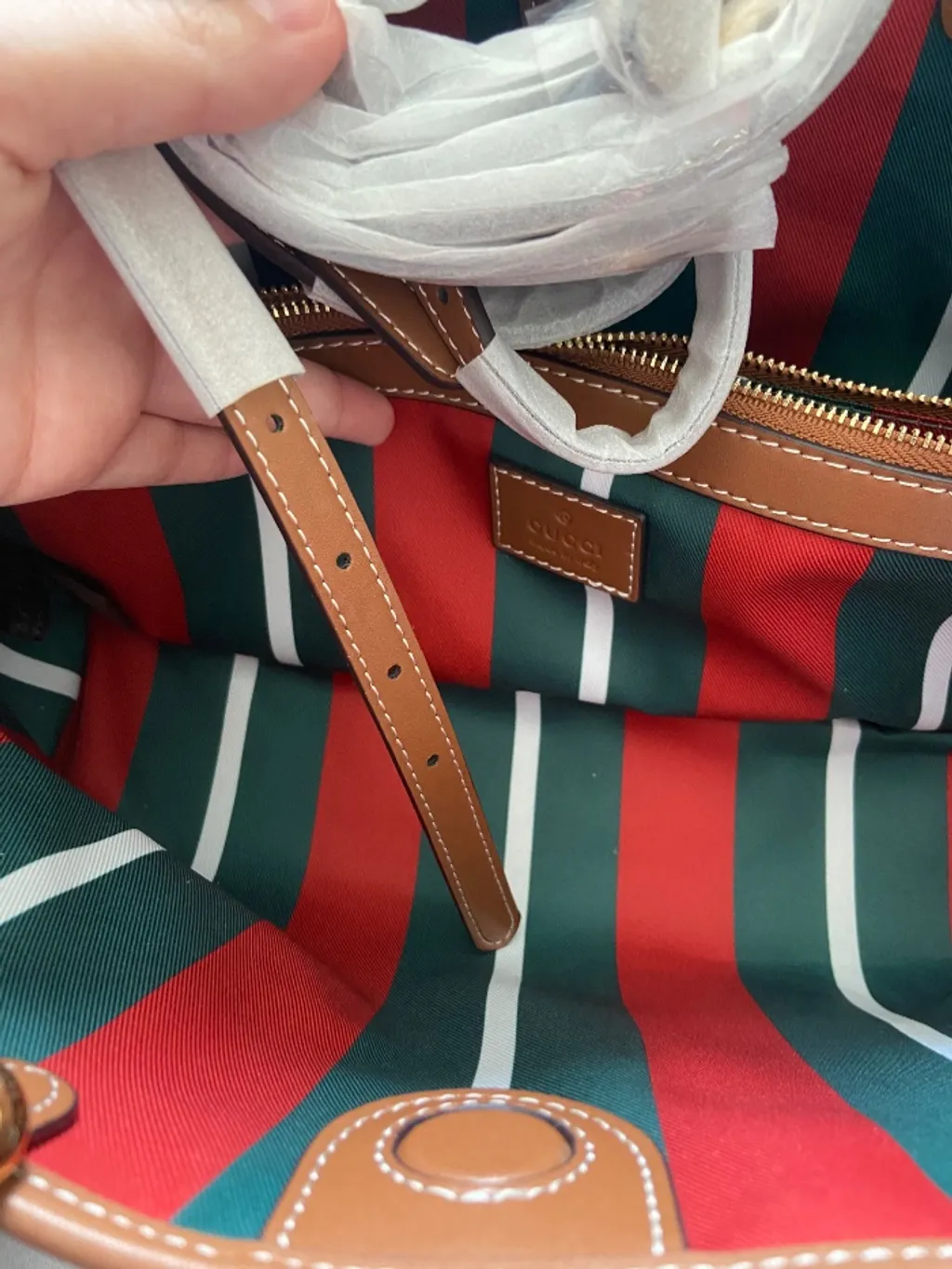 Bolsa de ombro em couro Gucci