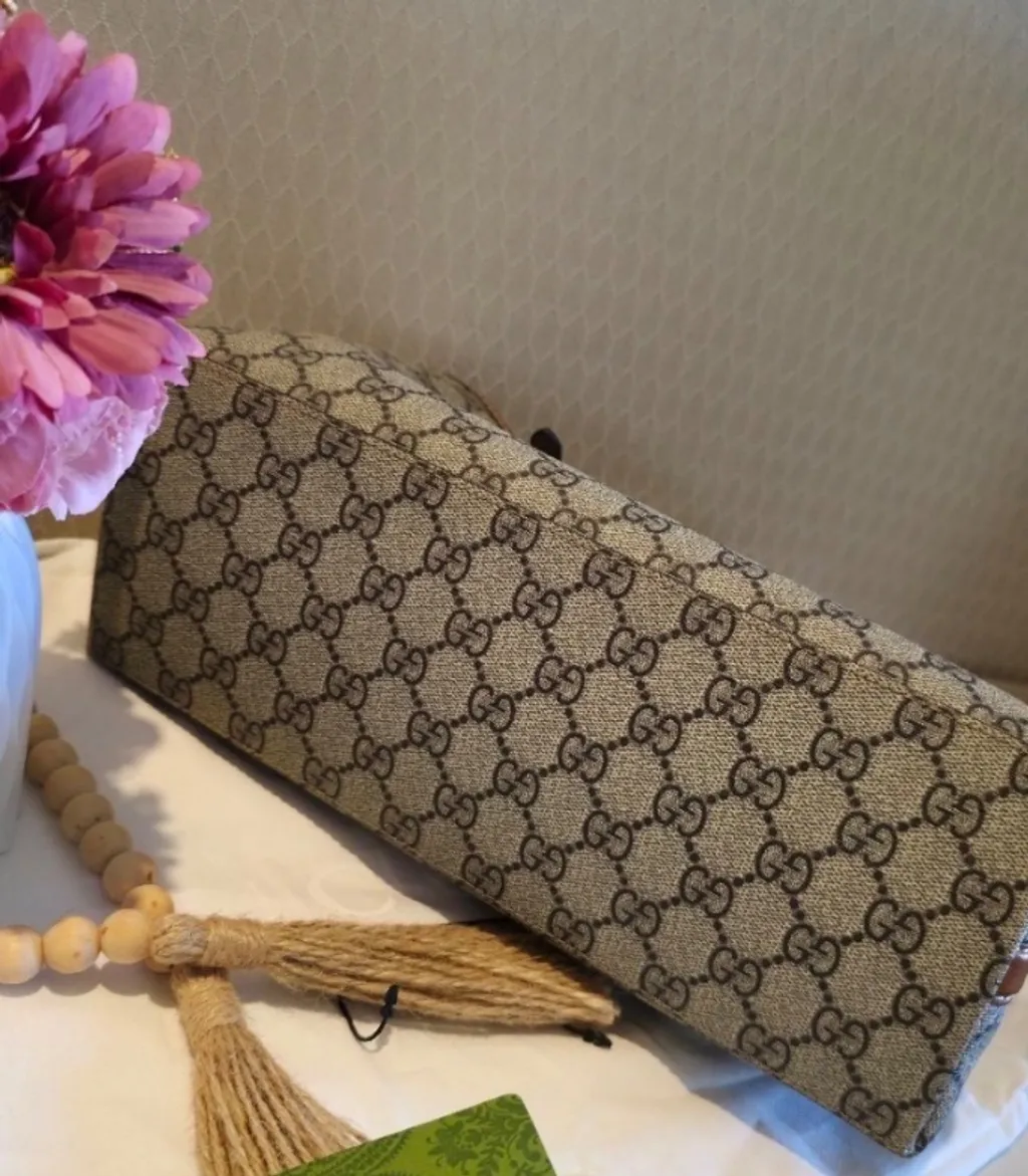 Bolsa de ombro em couro Gucci