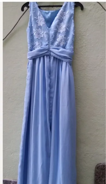 vestido azul claro
