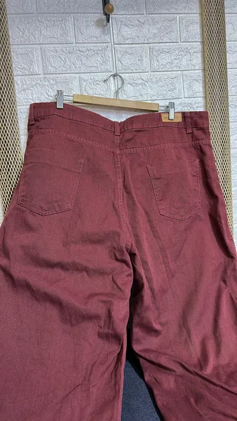 Calça de Sarja Mom Plus Size