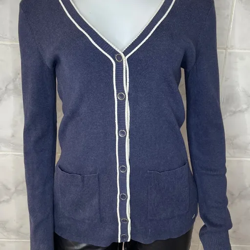 Cardigan feminino azul marinho da Tommy Hilfiger, possui dois bo