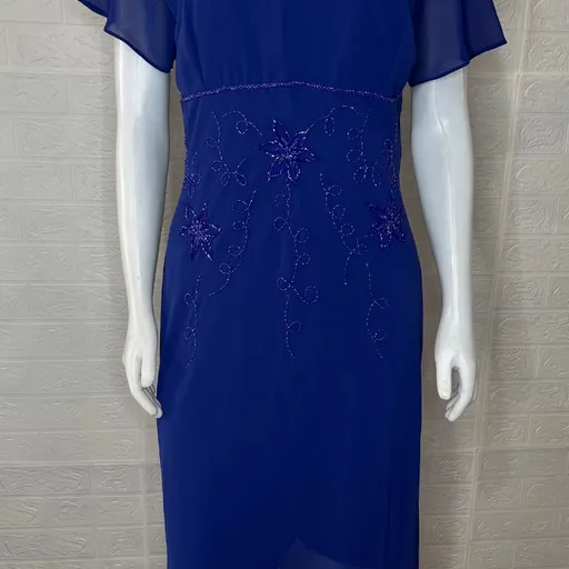 Vestido de festa azul com detalhes bordados Vestido de festa azu