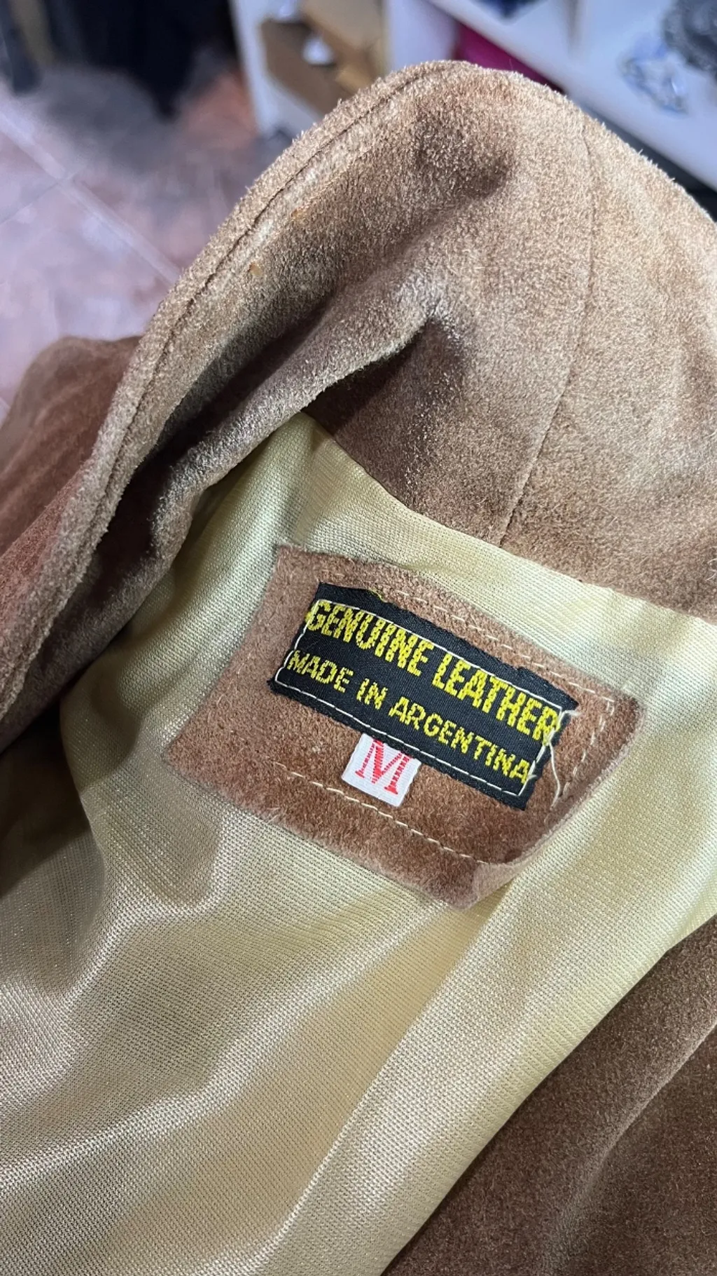 Jaqueta feminina de couro legítimo marrom estilo cropped, da Arg