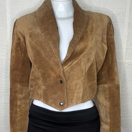 Jaqueta feminina de couro legítimo marrom estilo cropped, da Arg