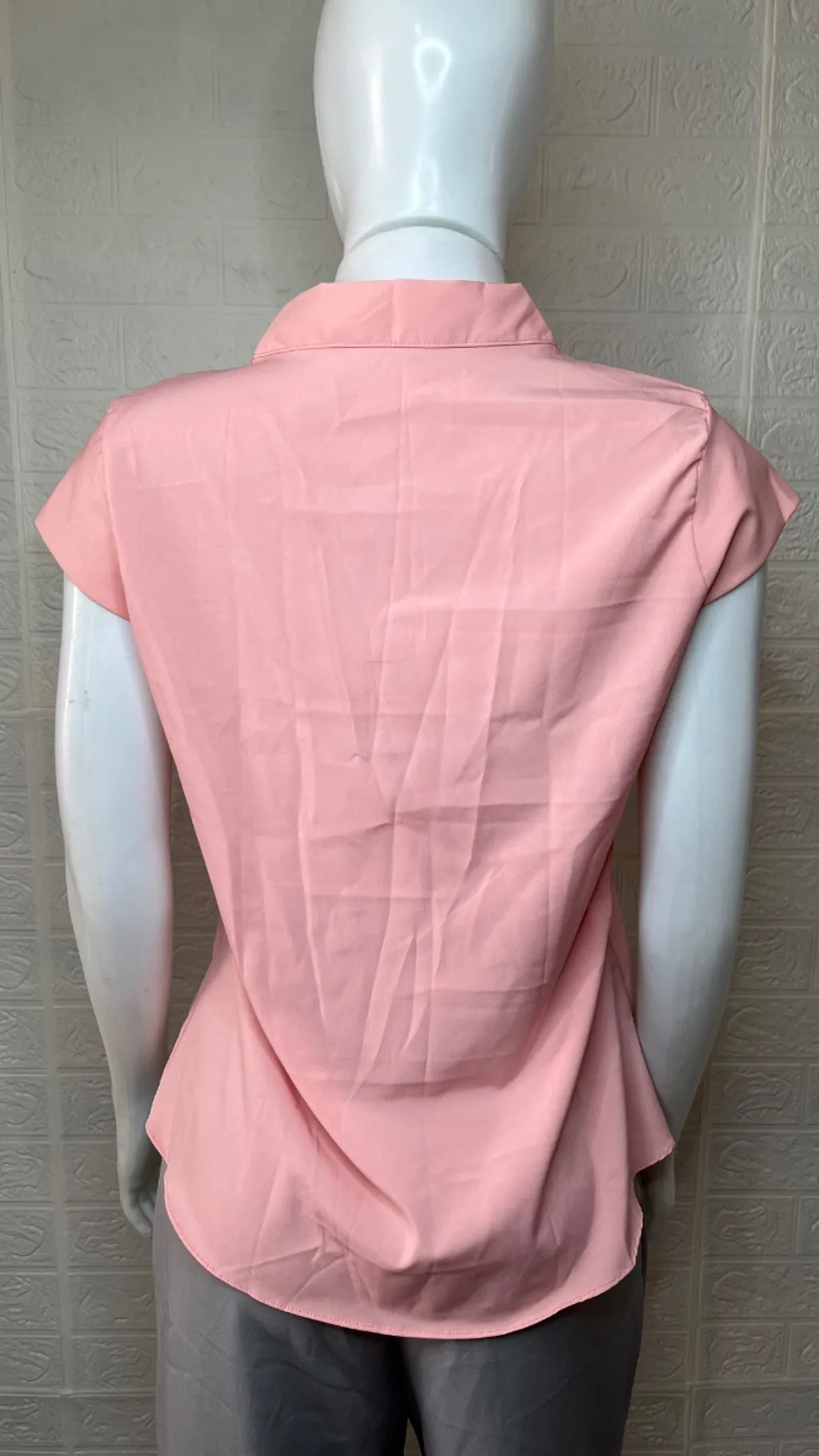 Blusa feminina rosa com laço na frente