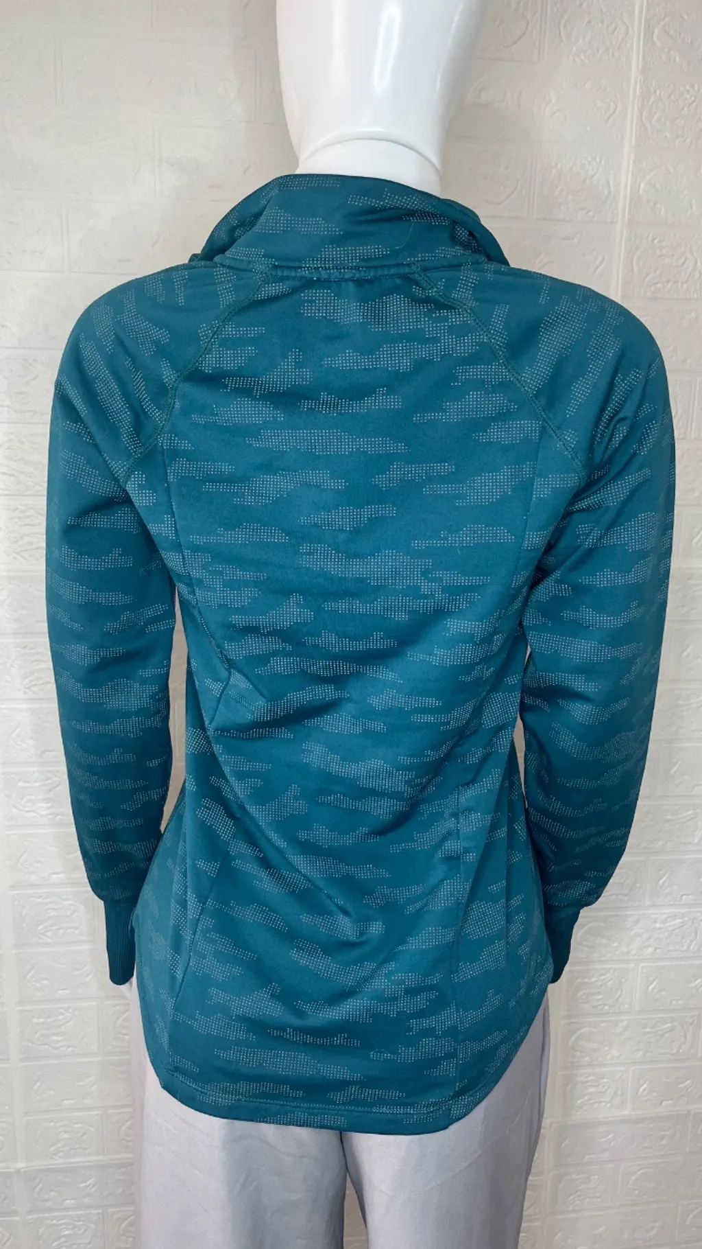 Camisa esportiva feminina manga longa forrada da Avia