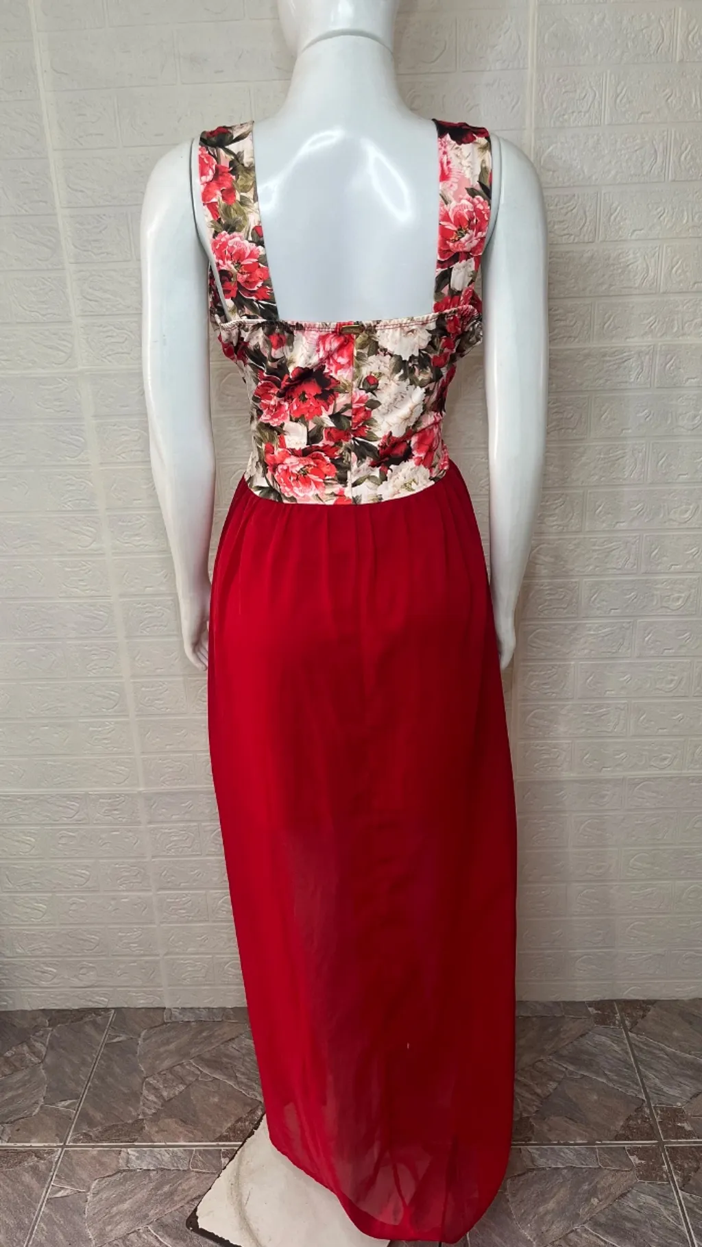 Vestido feminino longo plus size vermelho com estampa floral, po