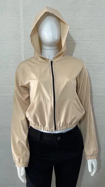 Blusa feminina manga longa corta vento bege