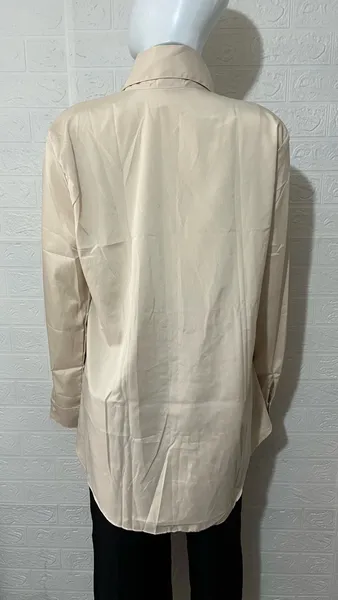 Camisa feminina manga longa bege, estilo bata. (novo)