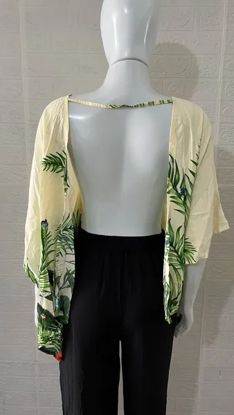 Blusa feminina estampada com costas nuas