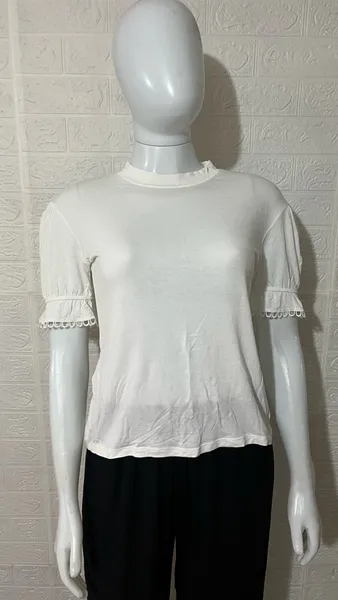 Blusa feminina branca com manga bufante