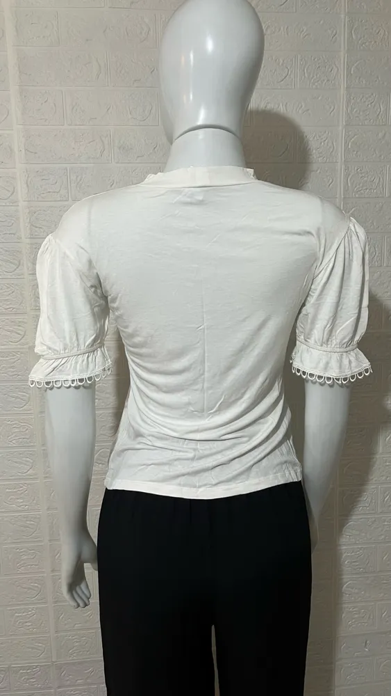 Blusa feminina branca com manga bufante