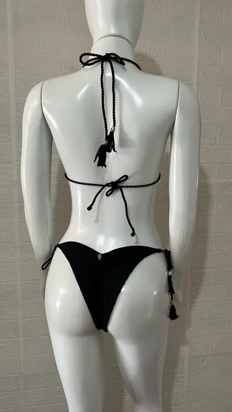 Biquíni preto da Fiorella