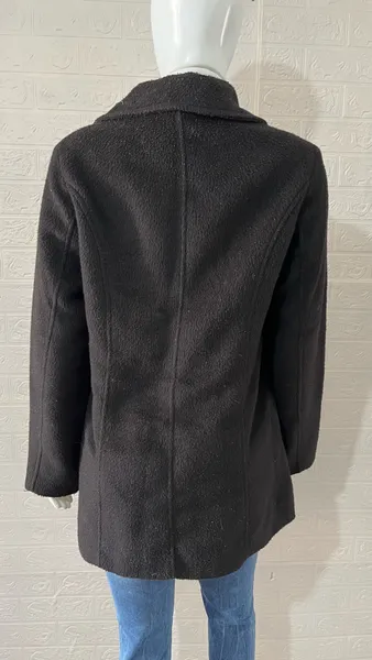 Sobretudo feminino preto de lã