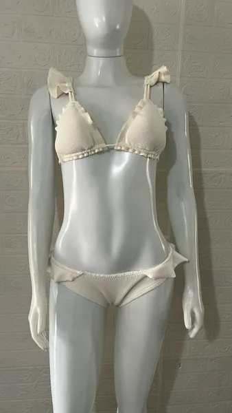 Biquíni feminino off white da Clube Bossa