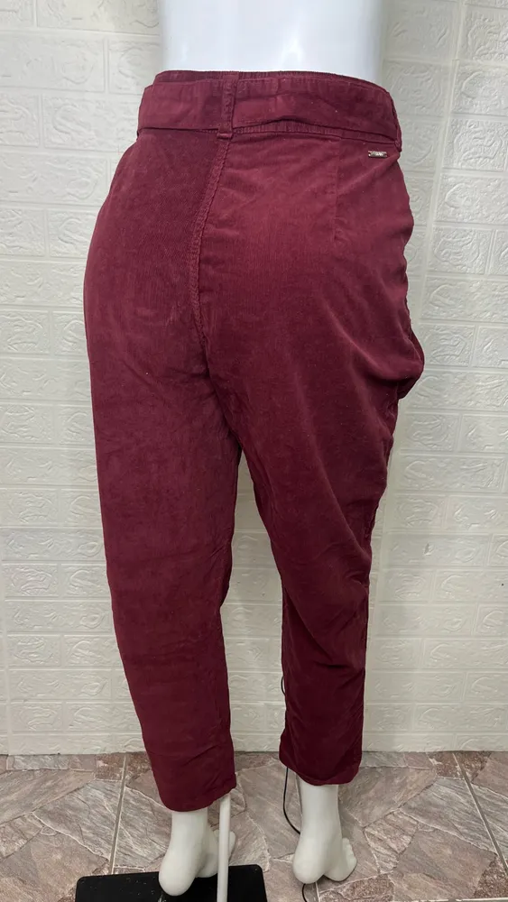 Calça feminina canelada marsala aveludada