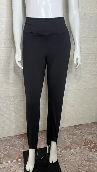 Legging forrada preta com pezinho