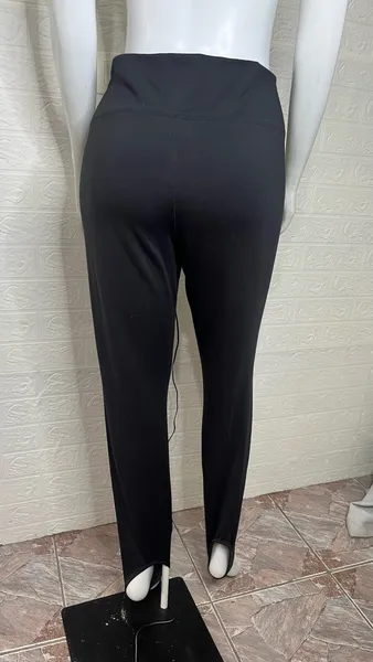 Legging forrada preta com pezinho