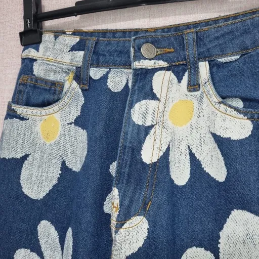 CALÇA JEANS COM ESTAMPA DE FLORES FARM