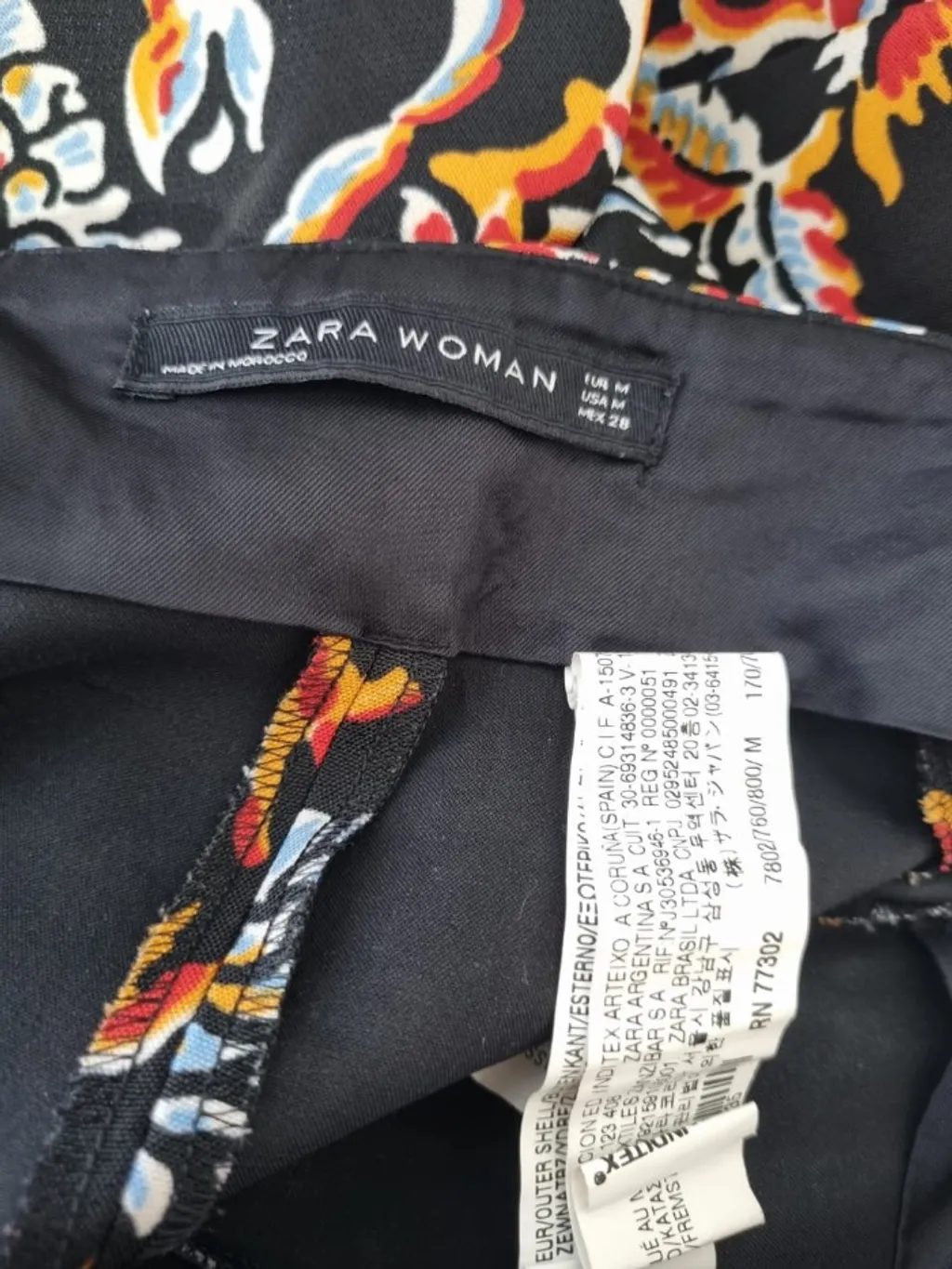 Saia SINO PRETA COM ESTAMPAS FLORAIS ZARA