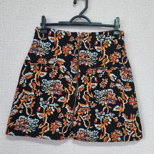 Saia SINO PRETA COM ESTAMPAS FLORAIS ZARA