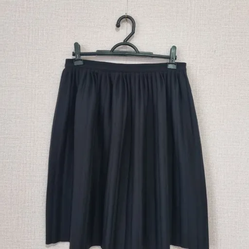 SAIA PRETA CINTURA ALTA PLISSADA LANÇA PERFUME