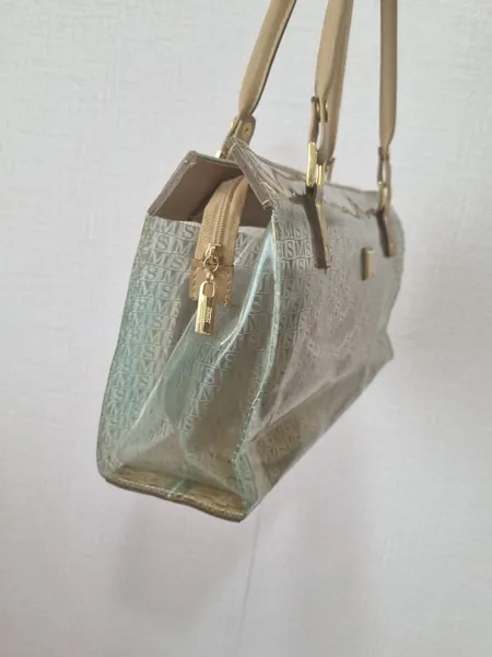 Bolsa Monica Sanches em verniz e couro bege