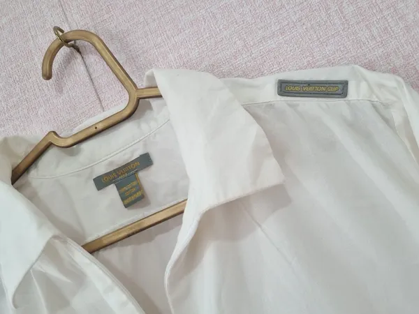Bata de algodão branca Louis Vuitton