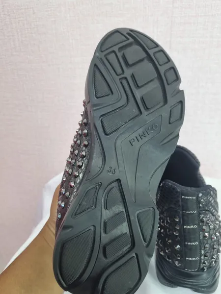 TENIS PRETO COM STRASS PINKO