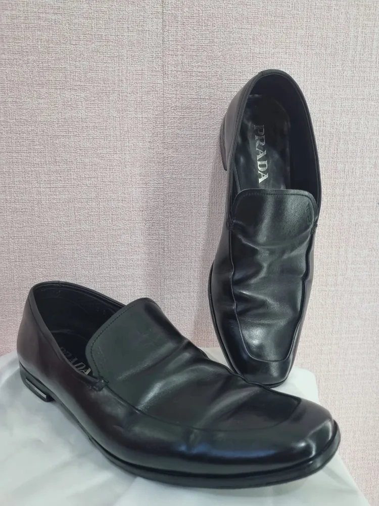 Mocassins em couro preto PRADA