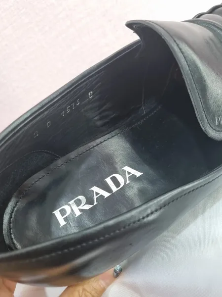 Mocassins em couro preto PRADA