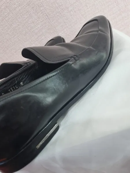 Mocassins em couro preto PRADA