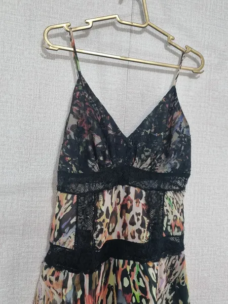 Vestido longo estampado com detalhes em renda Shop 126