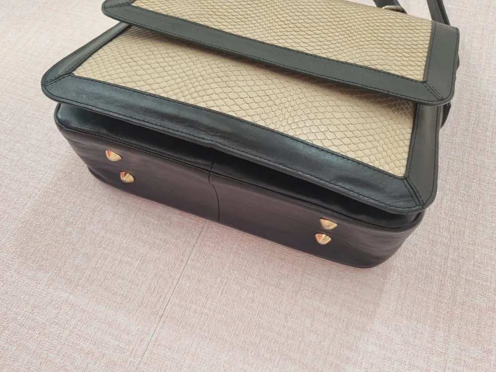 Bolsa em couro alça de mão e transversal CORI