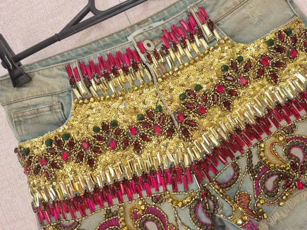 Short jeans cravejado PatBo