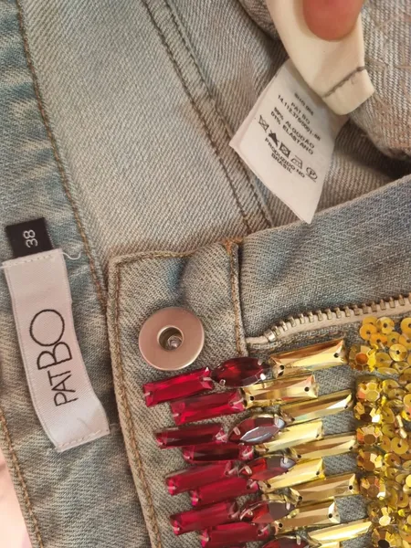Short jeans cravejado PatBo
