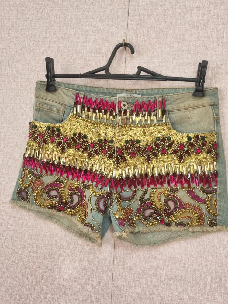 Short jeans cravejado PatBo
