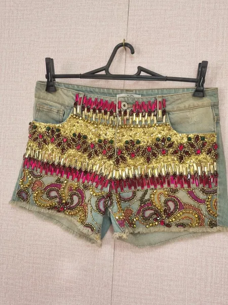 Short jeans cravejado PatBo