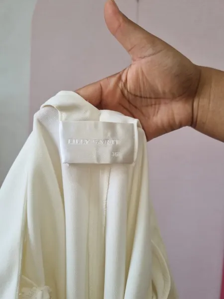 BLUSA DE MANGAS AMPLAS E RECORTES LILLY SARTI